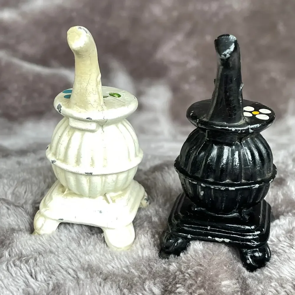 Cast Iron Pot Belly Stove Salt & Pepper Shakers Vintage Farmhouse Rustic Cabin